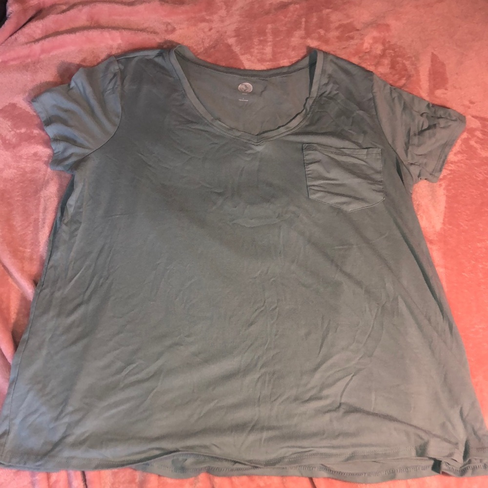 soft, relaxed t-shirt size L